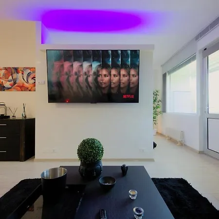 Bilocale Luxury Fronte Ospedale Apartment